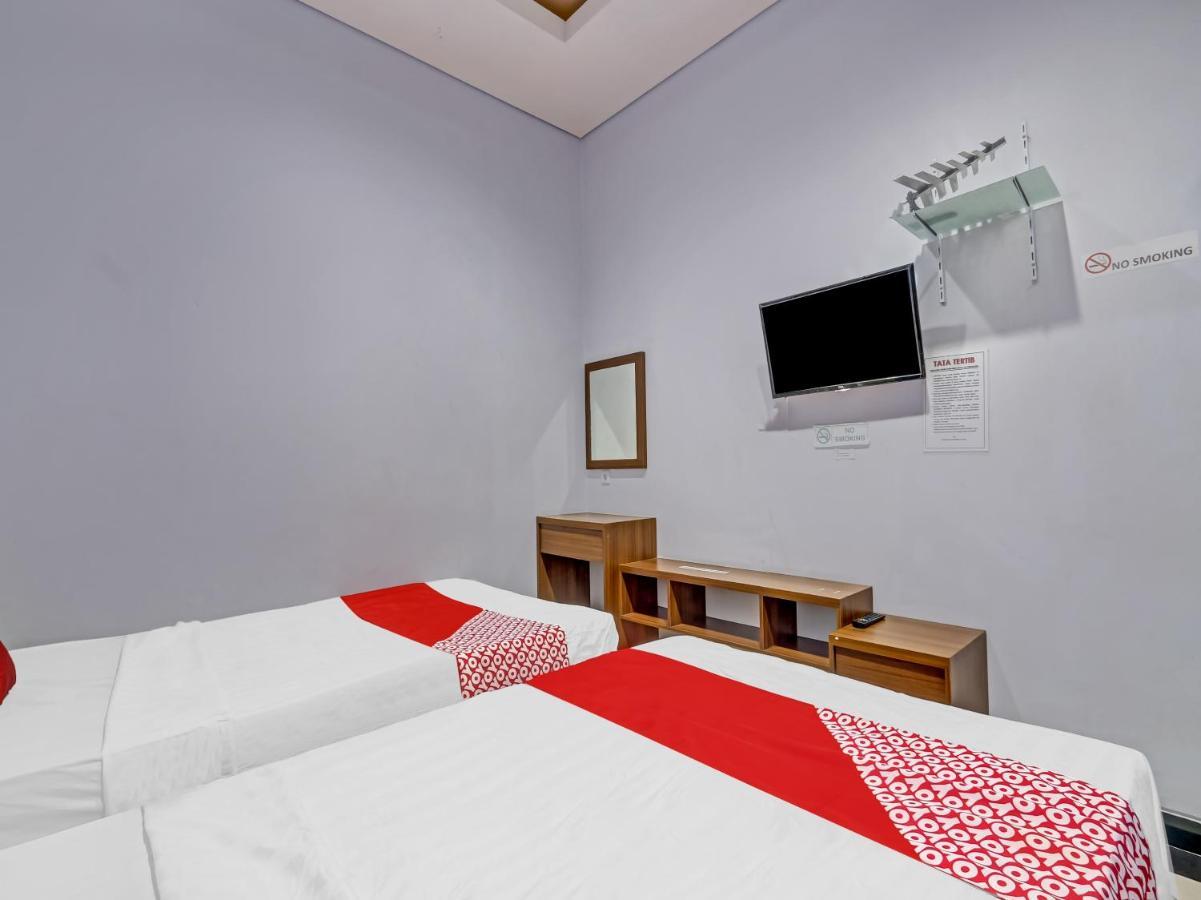 Oyo 90553 Arteri Guest House Семаранг Екстер'єр фото