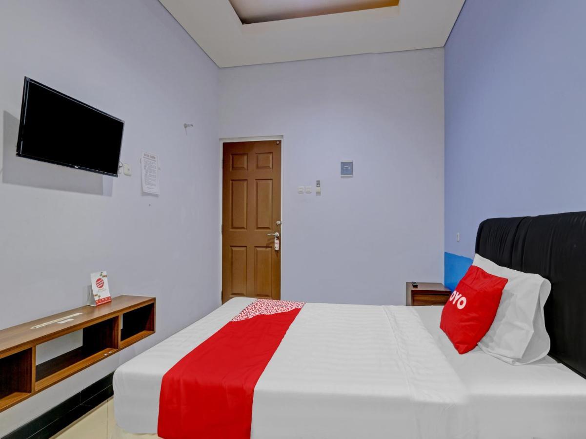 Oyo 90553 Arteri Guest House Семаранг Екстер'єр фото