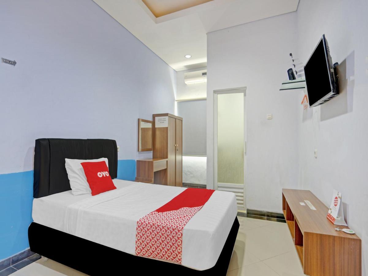 Oyo 90553 Arteri Guest House Семаранг Екстер'єр фото