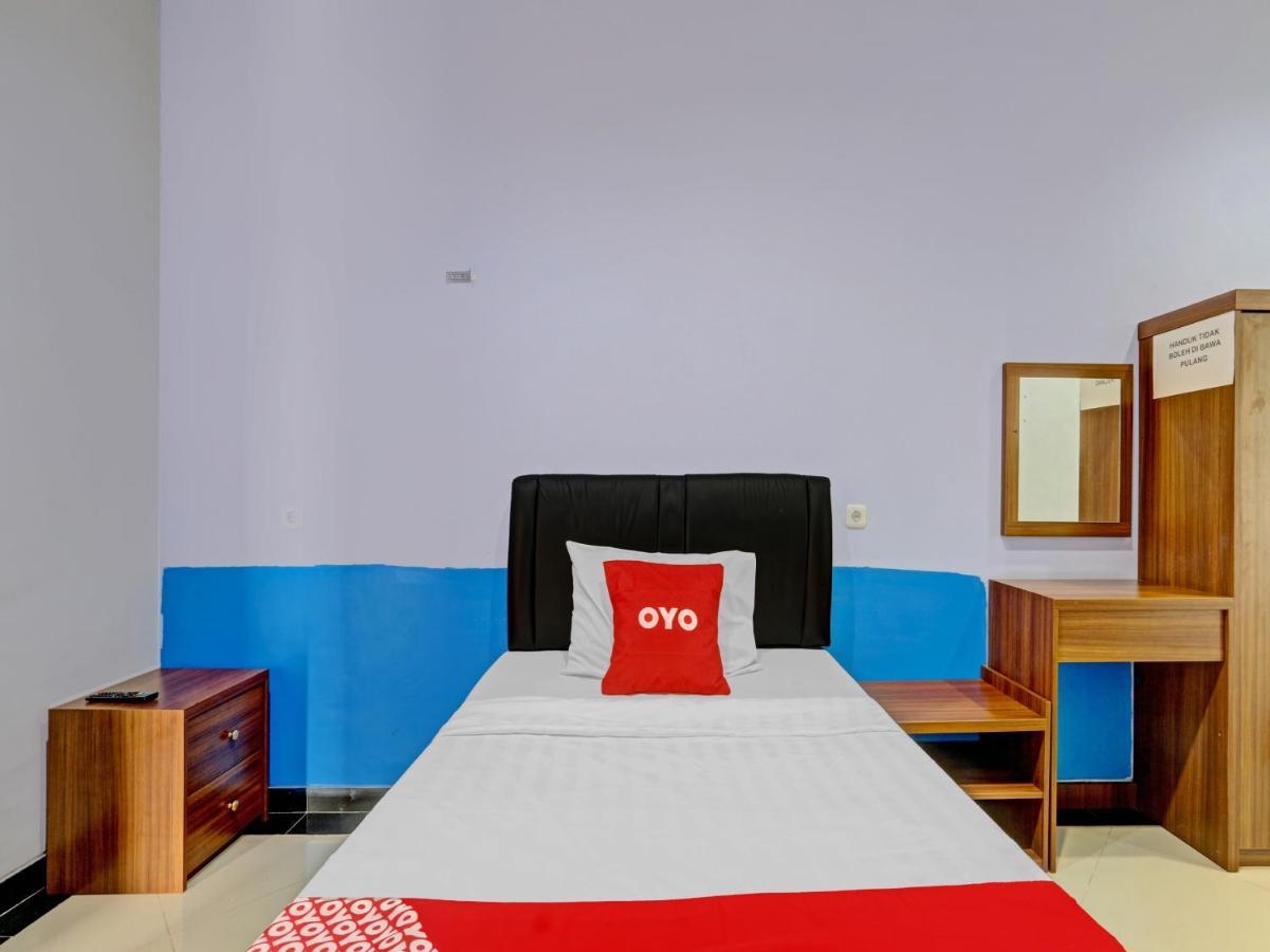 Oyo 90553 Arteri Guest House Семаранг Екстер'єр фото