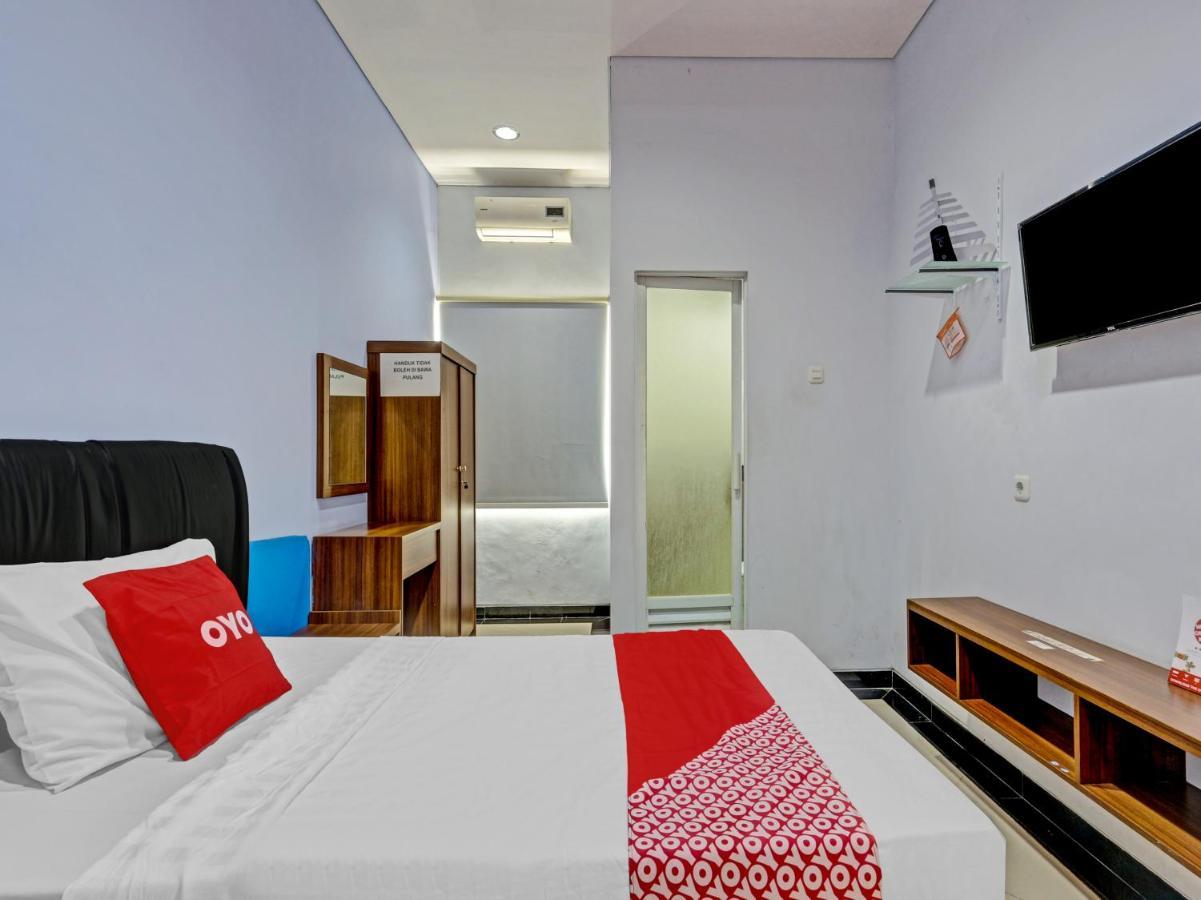 Oyo 90553 Arteri Guest House Семаранг Екстер'єр фото
