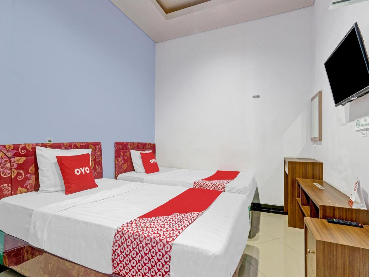 Oyo 90553 Arteri Guest House Семаранг Екстер'єр фото