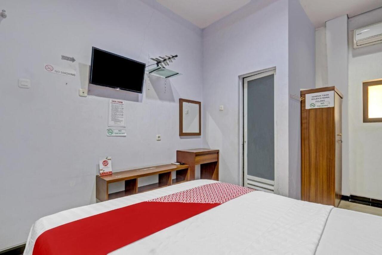 Oyo 90553 Arteri Guest House Семаранг Екстер'єр фото